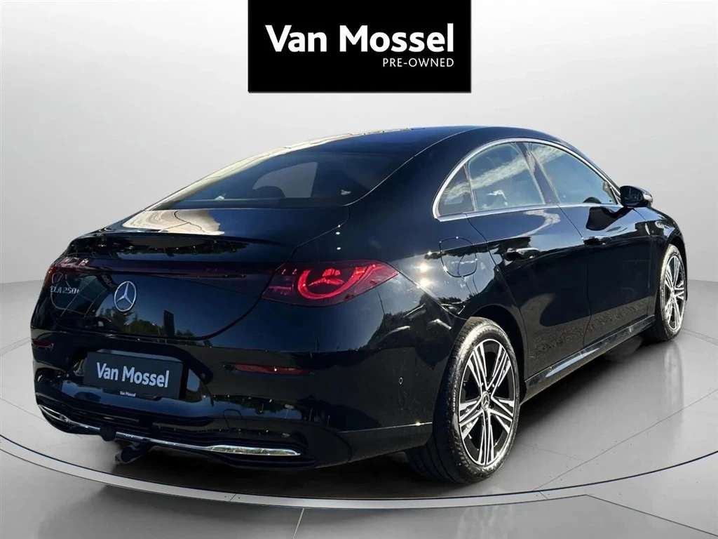 Mercedes-Benz-CLA-image-4