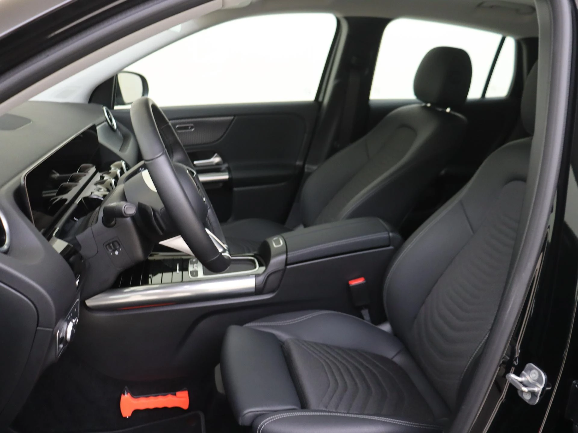 Mercedes-Benz-GLA-image-14