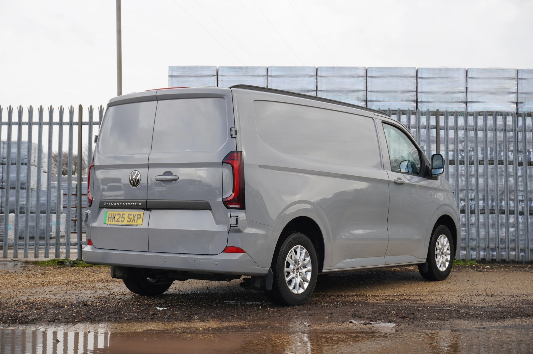 Volkswagen-Transporter-image-14