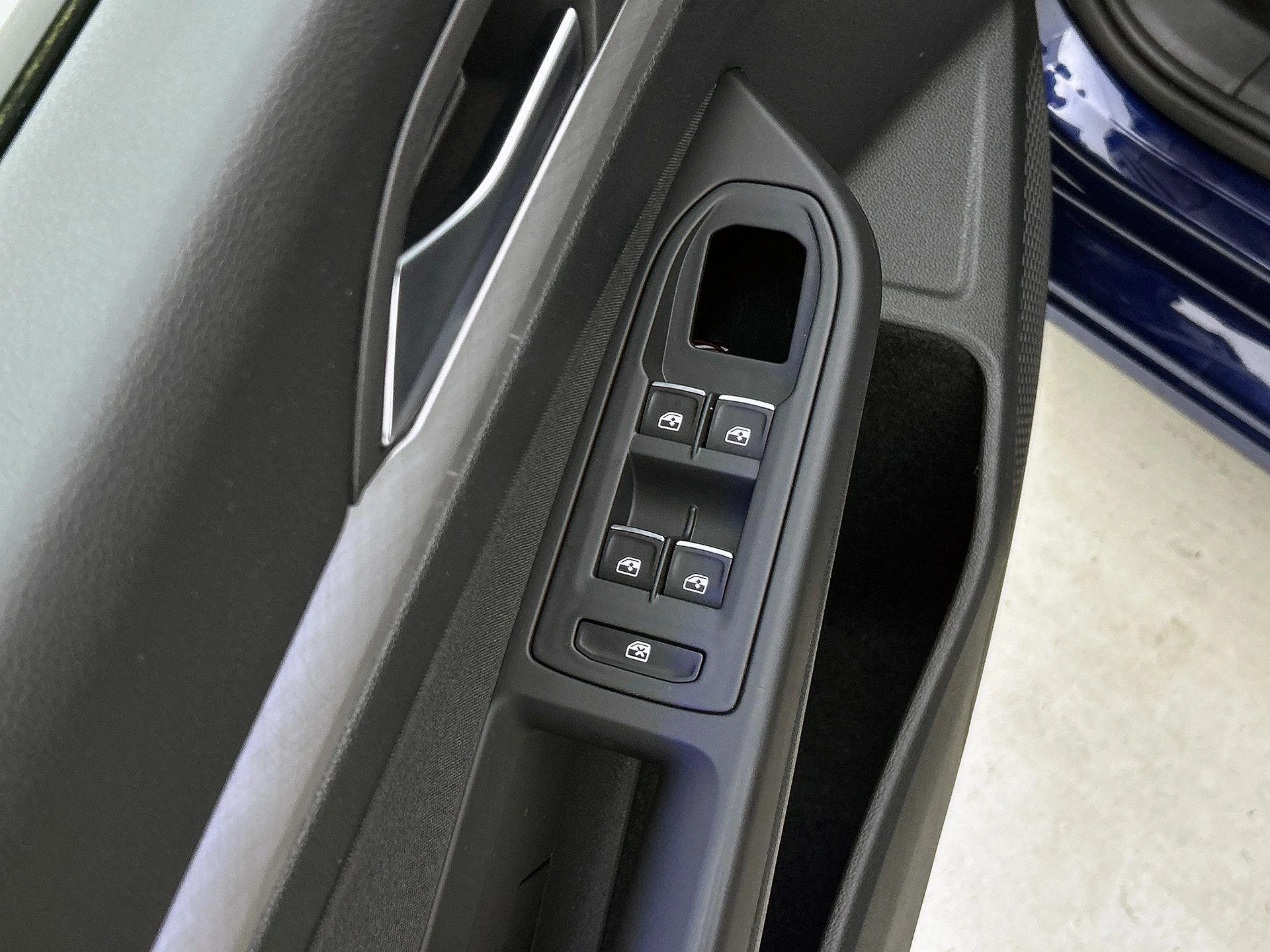 Volkswagen-Golf-image-21