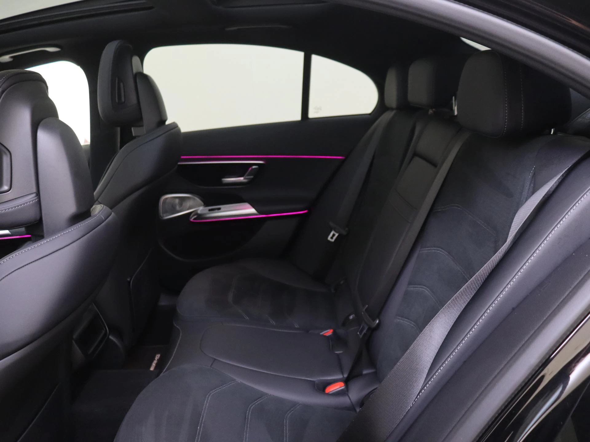 Mercedes-Benz-E-Klasse-image-15