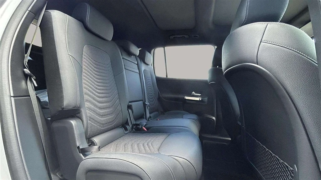 Mercedes-Benz-EQB-image-20