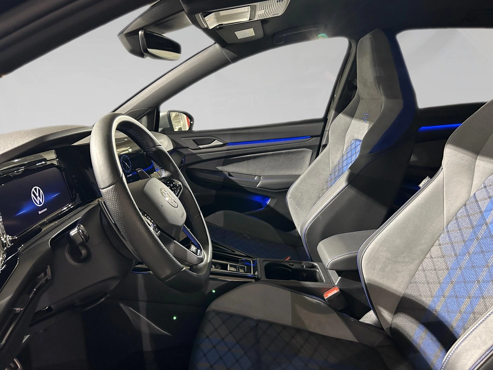 Volkswagen-Golf-image-3