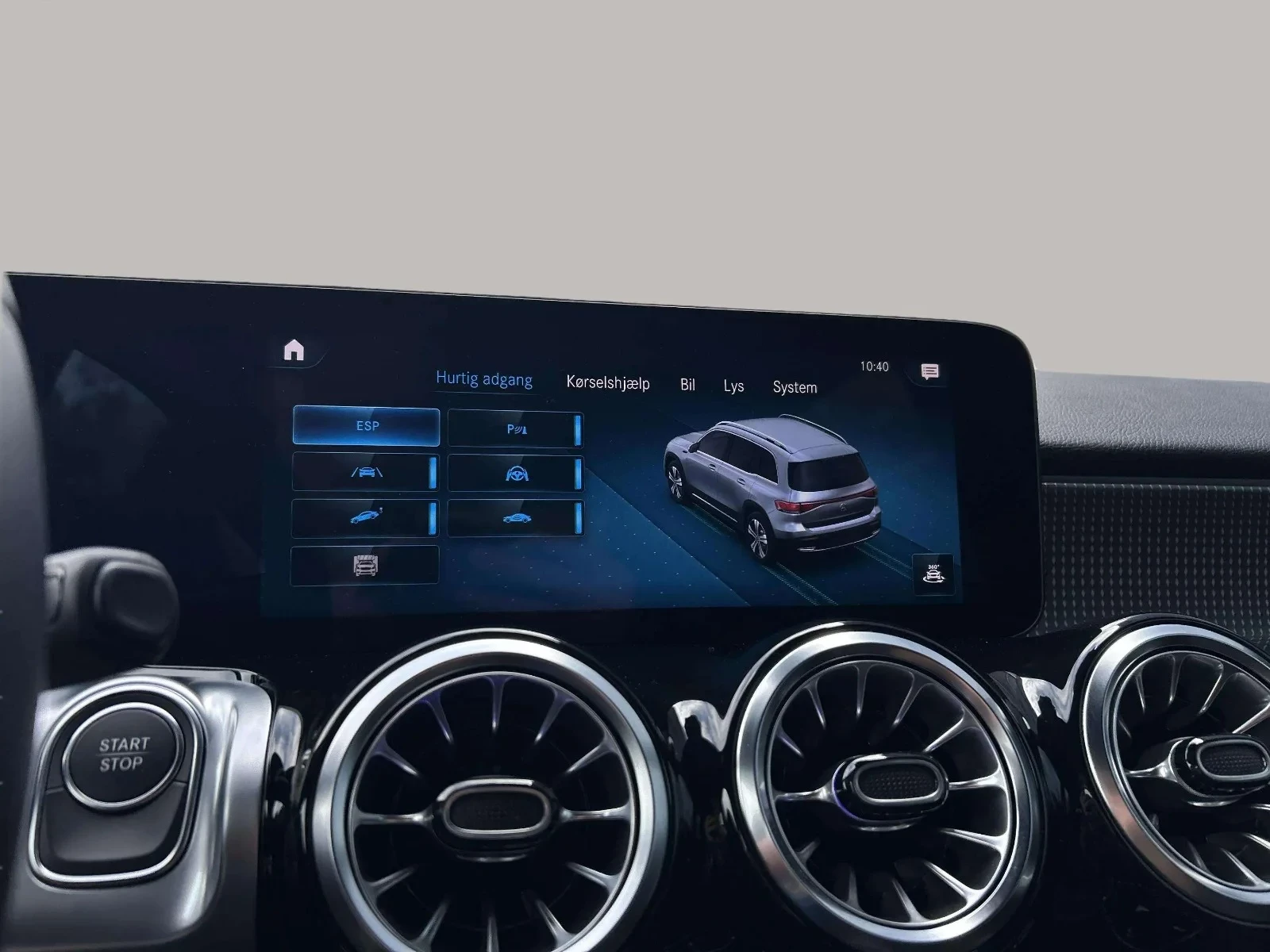 Mercedes-Benz-EQB-image-16