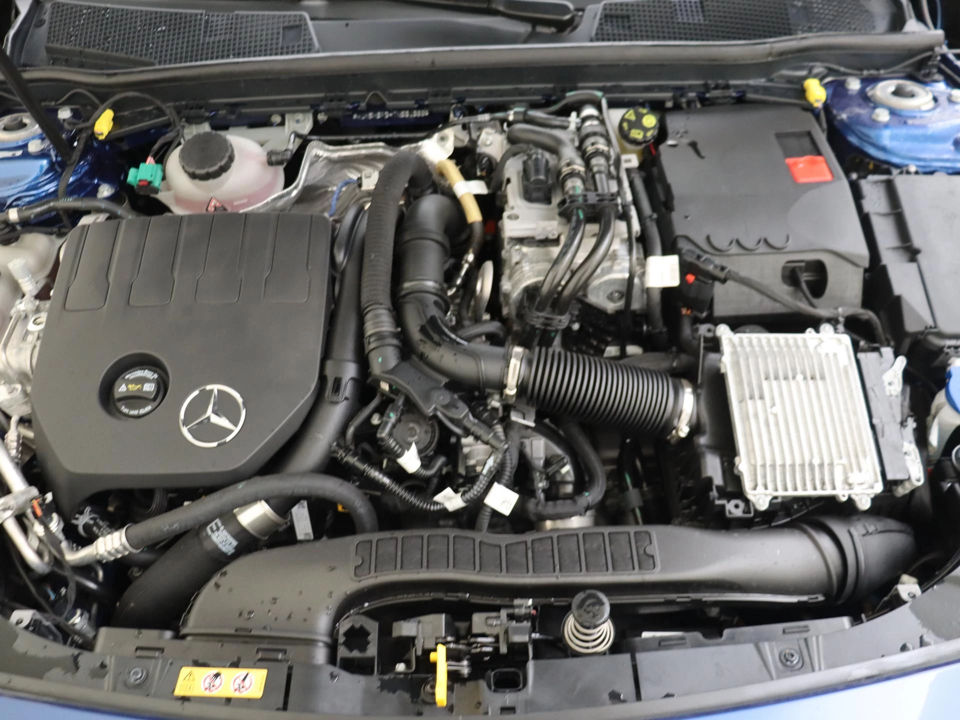 Mercedes-Benz-CLA-image-4