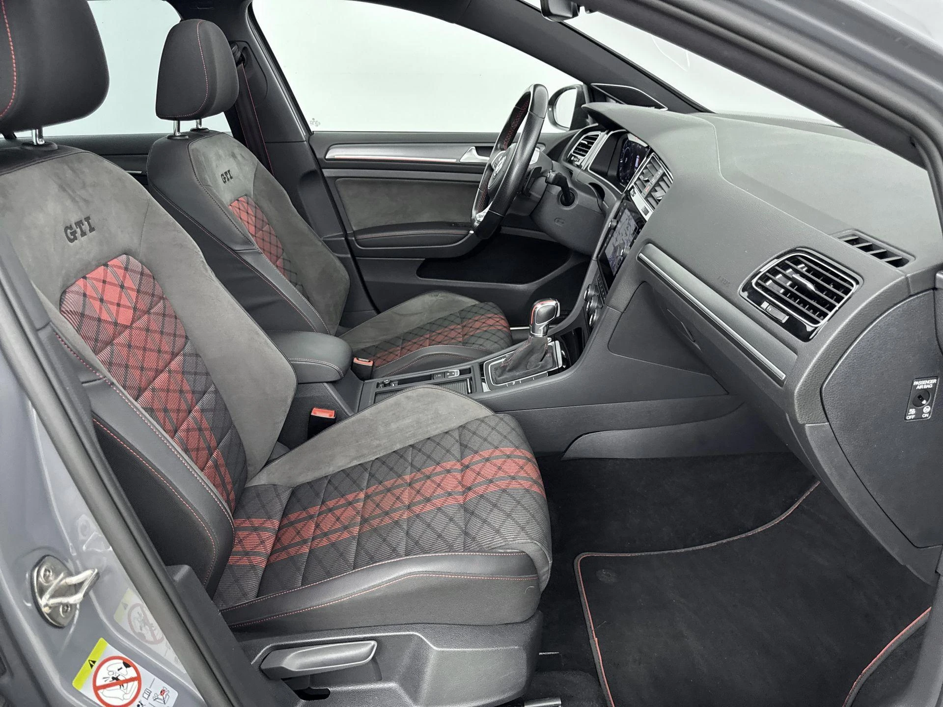 Volkswagen-Golf-image-21