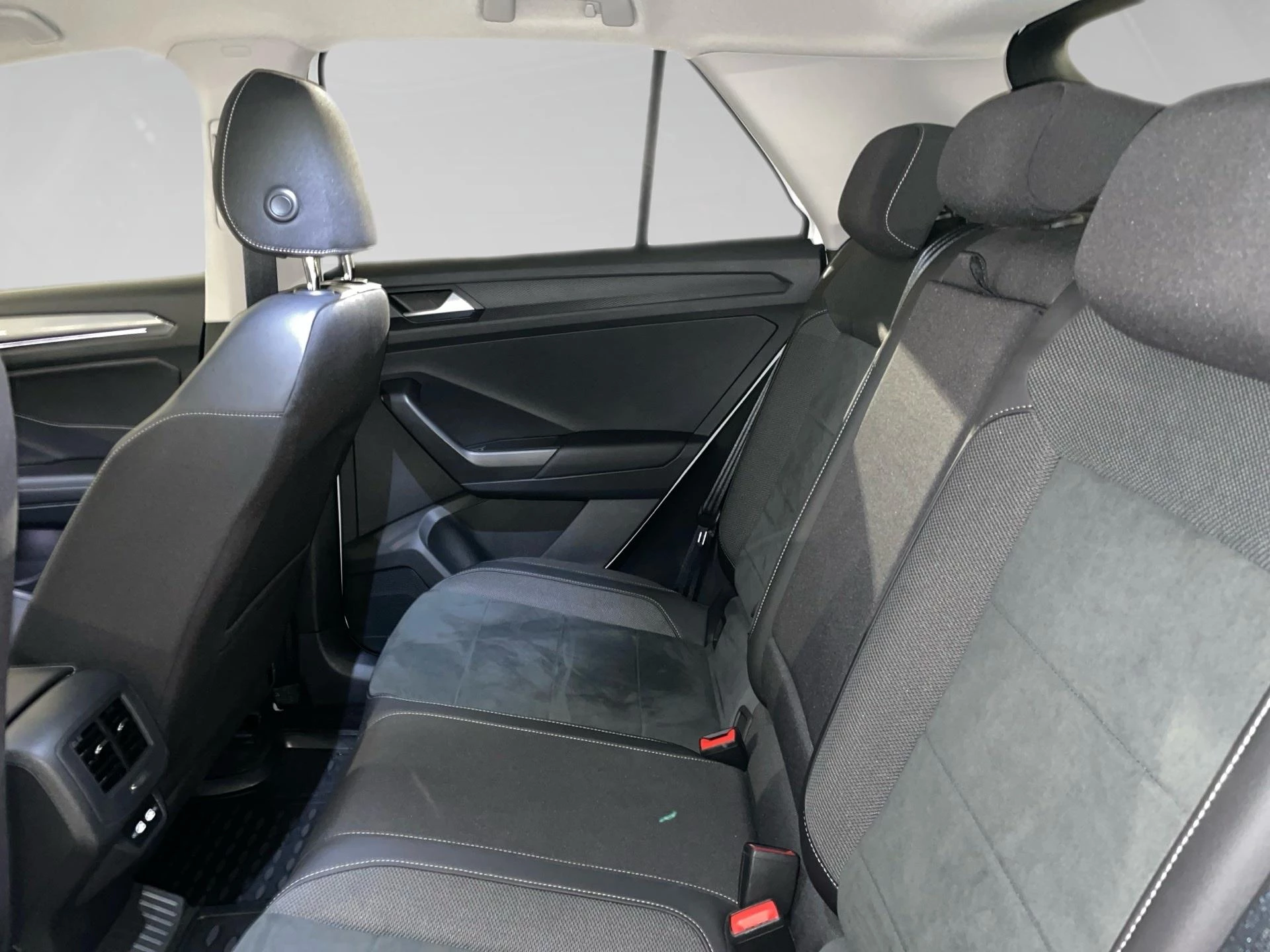 Volkswagen-T-Roc-image-10