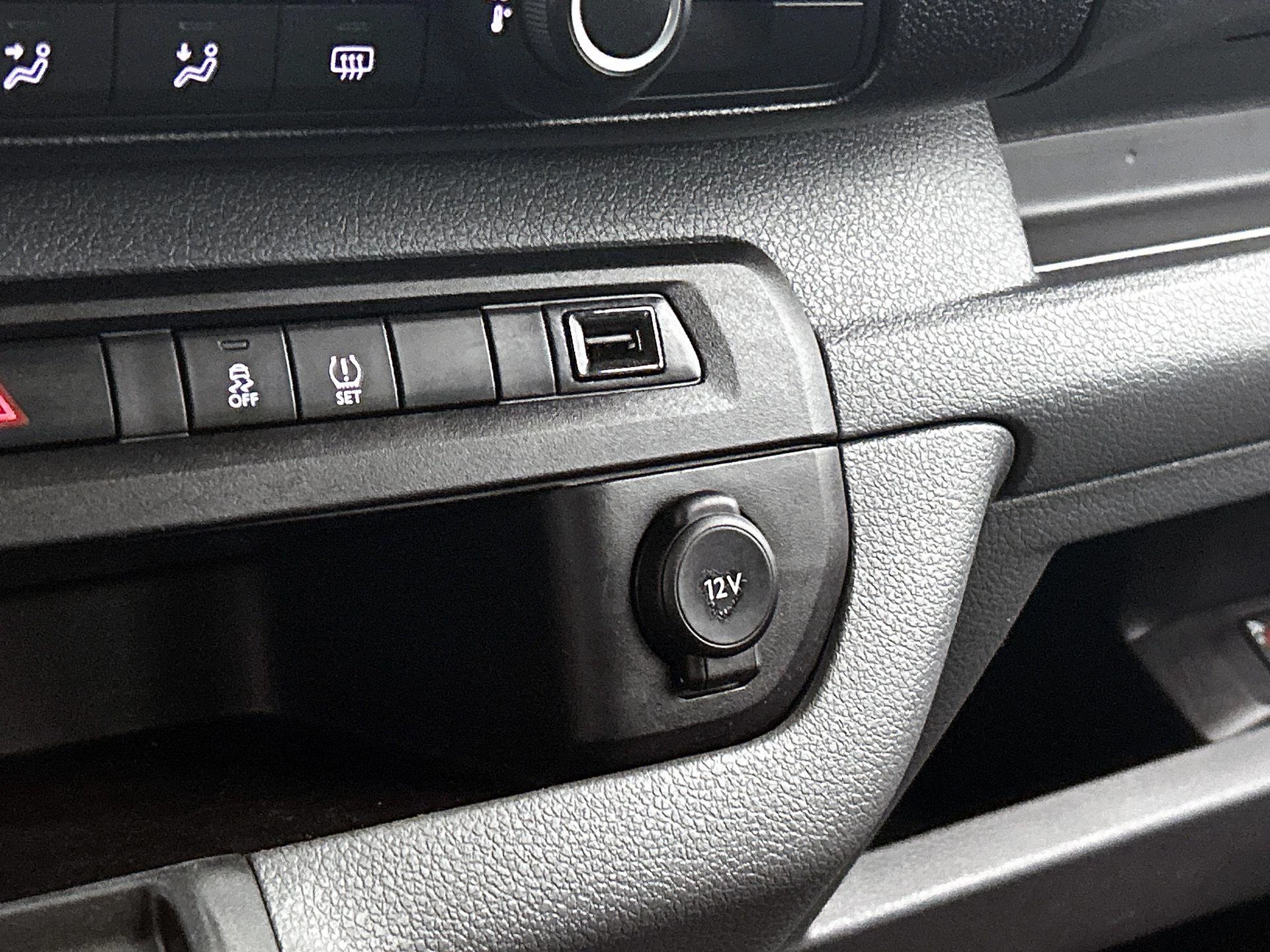 Opel-Vivaro-e-image-23