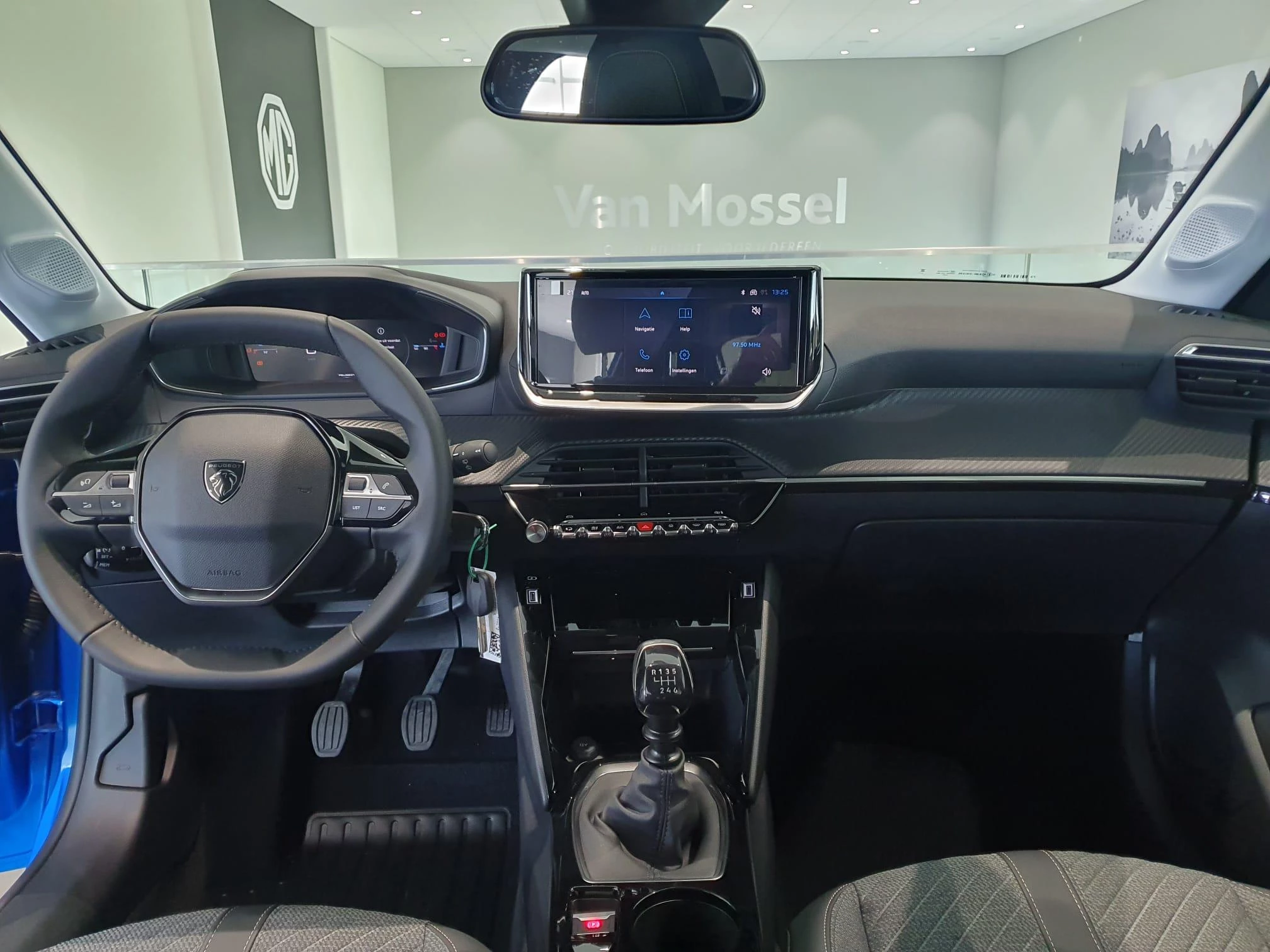 Peugeot-208-image-18