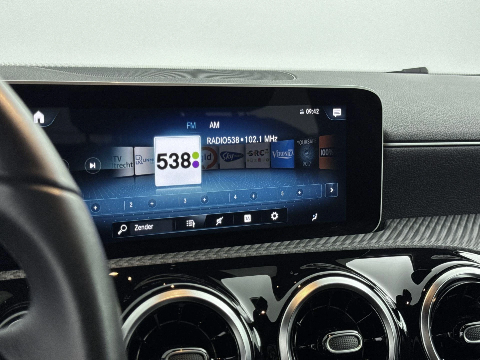 Mercedes-Benz-A-Klasse-image-6