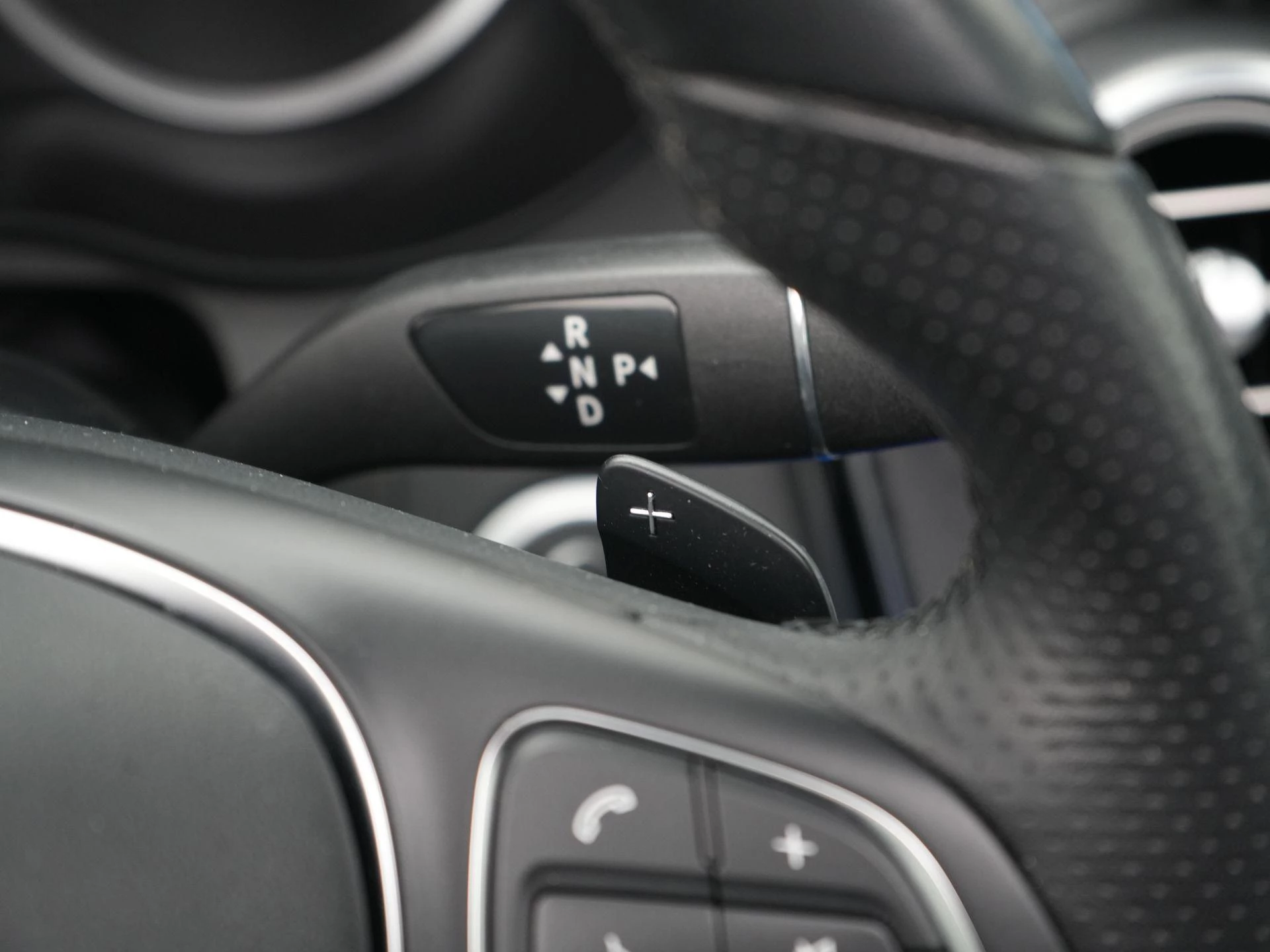 Mercedes-Benz-GLC-image-23