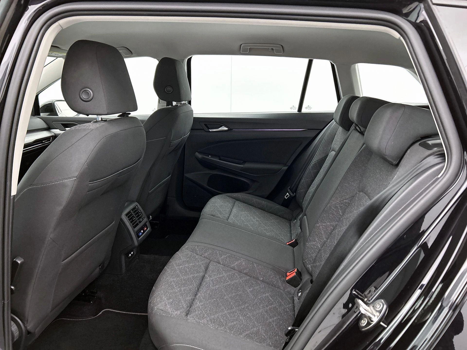 Volkswagen-Golf-image-26
