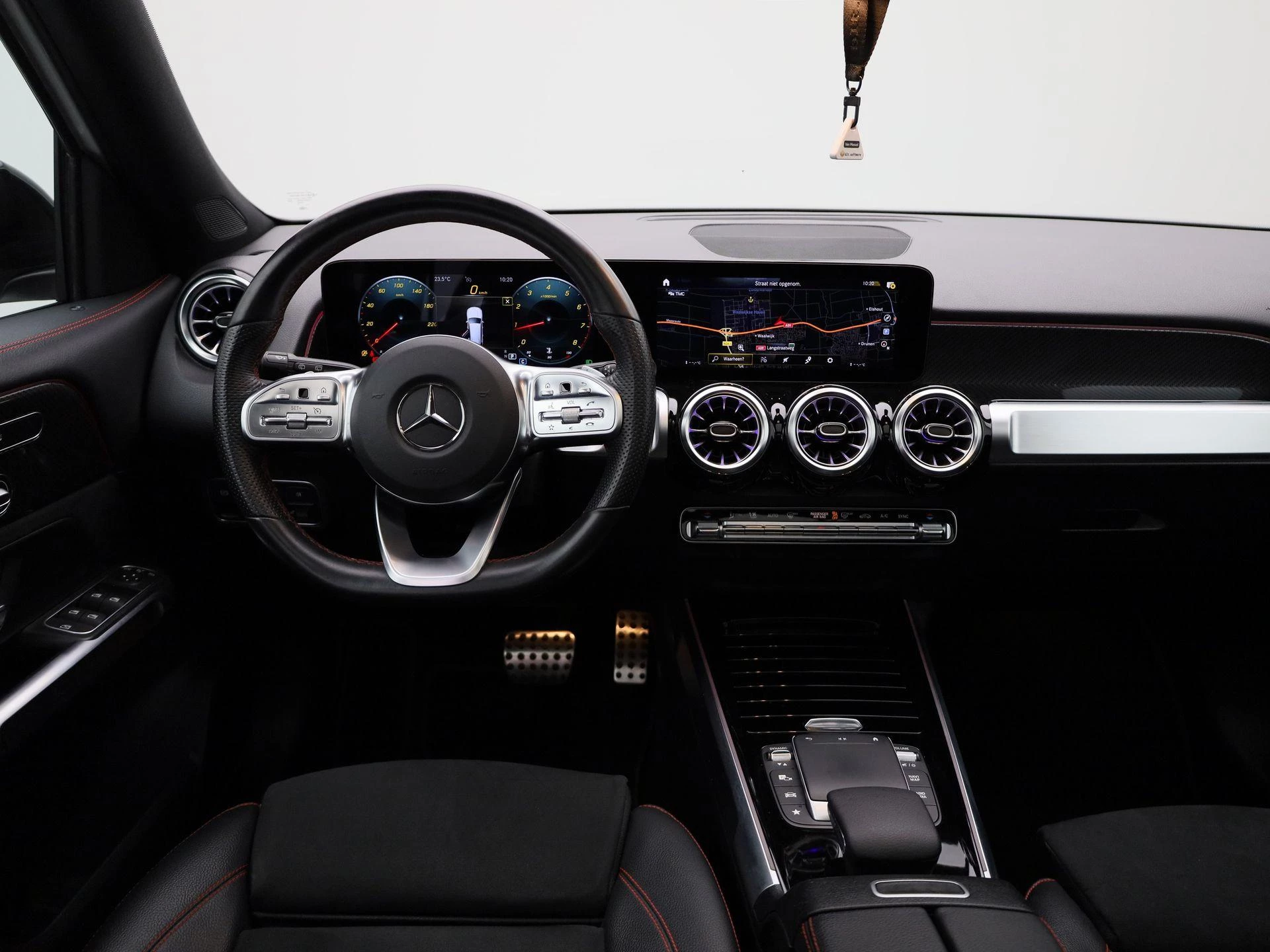 Mercedes-Benz-GLB-image-6
