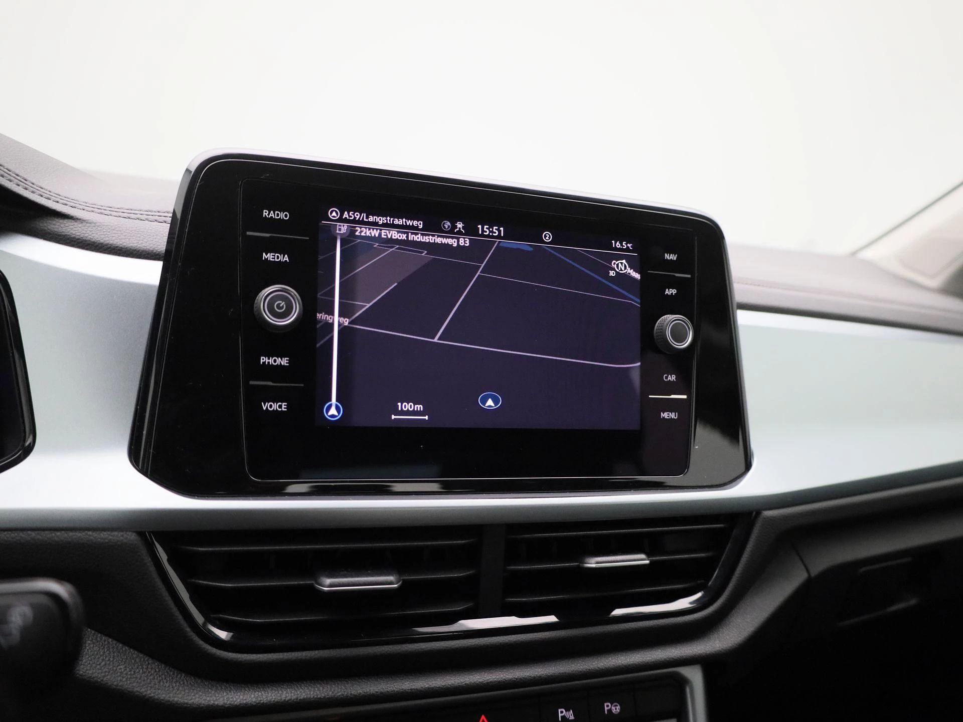 Volkswagen-T-Roc-image-13