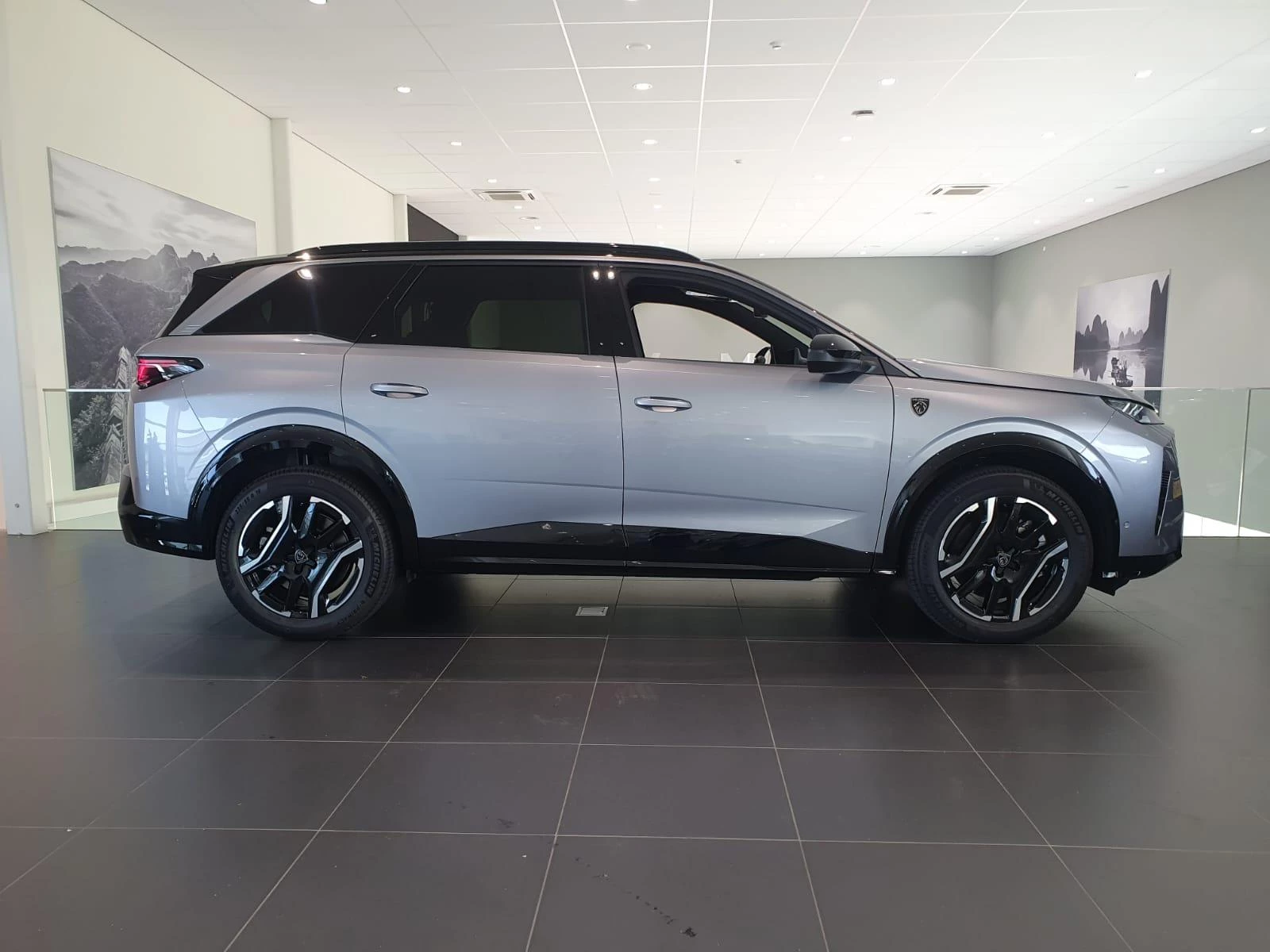 Peugeot-e-5008-image-2