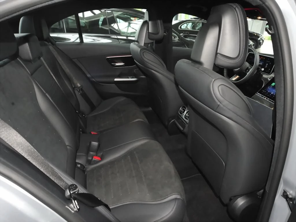 Mercedes-Benz-C-Klasse 300-image-13