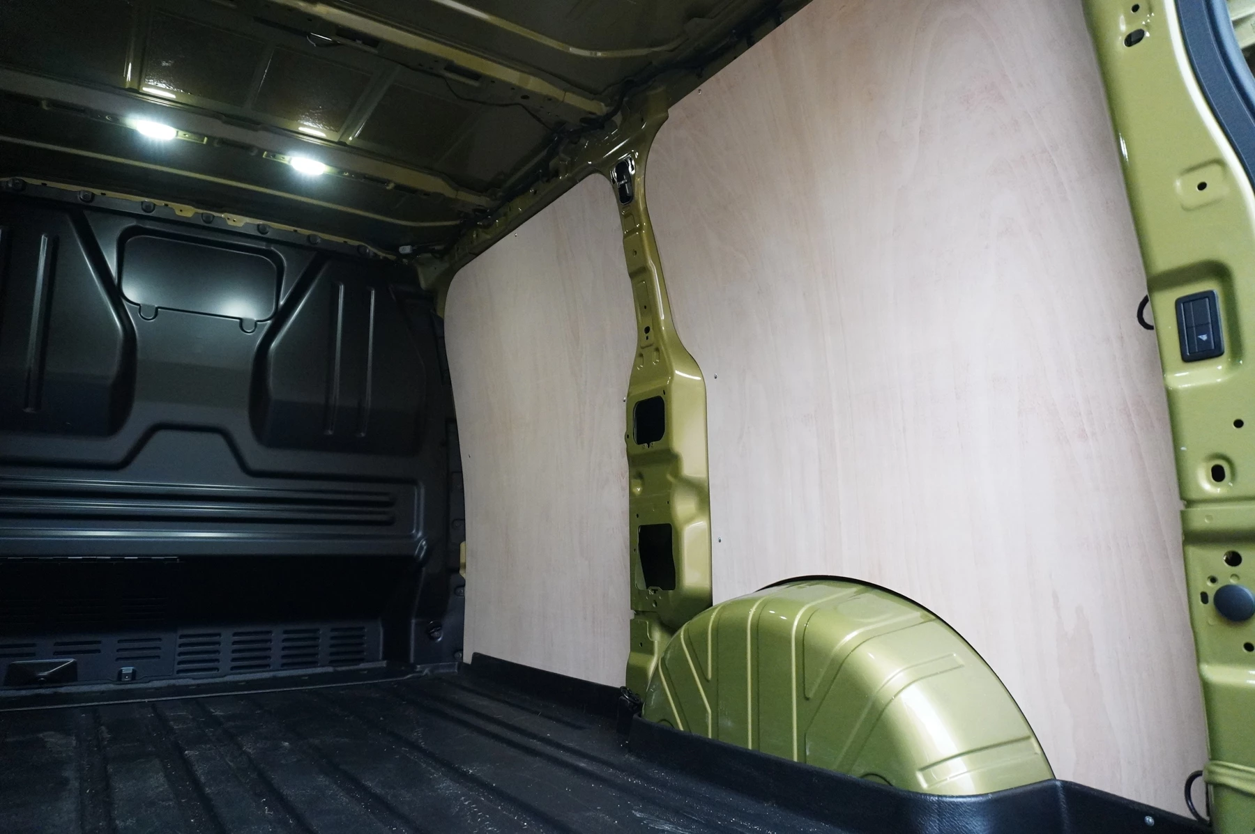 Volkswagen-Transporter-image-27