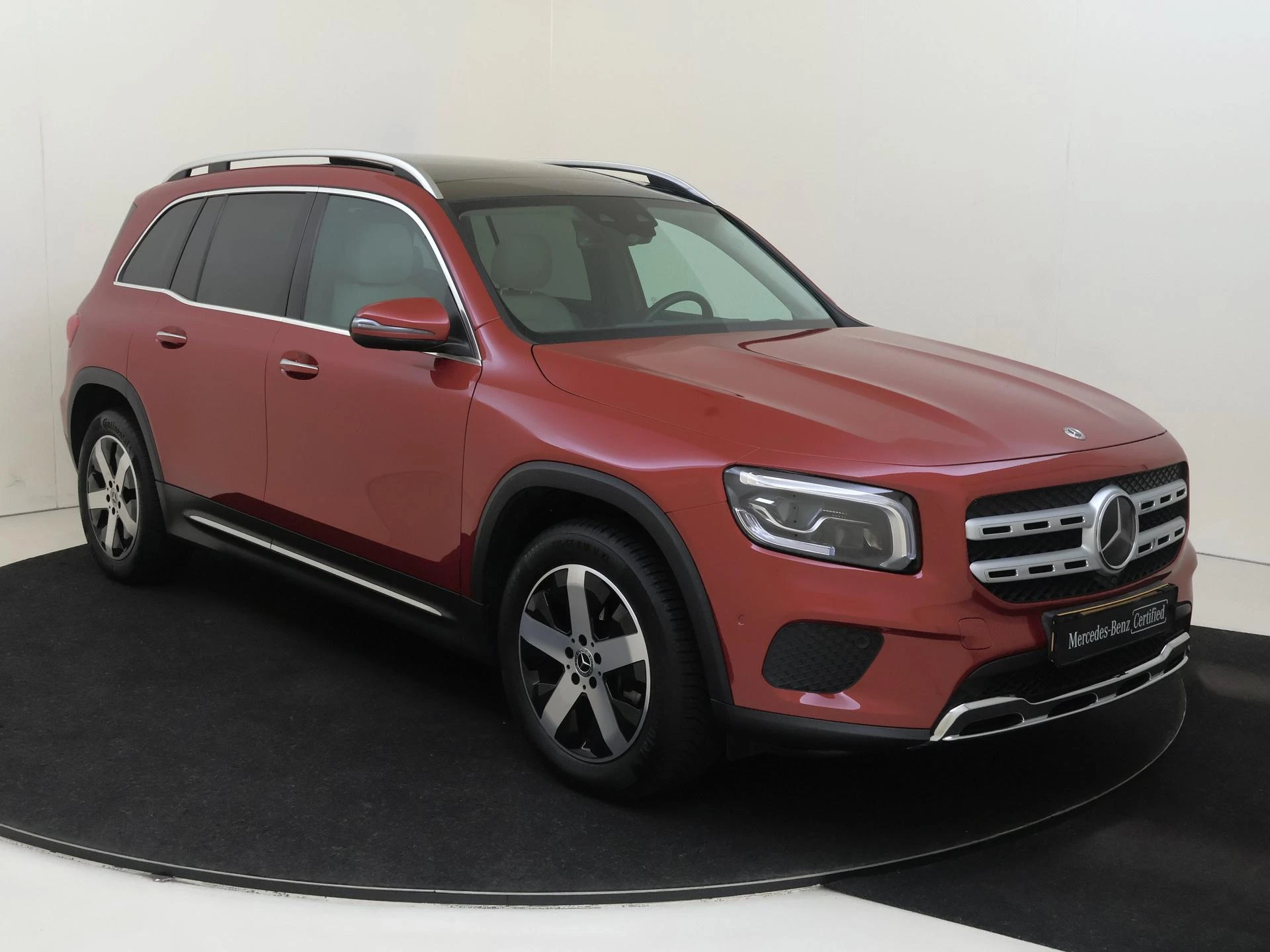 Mercedes-Benz-GLB-image-1