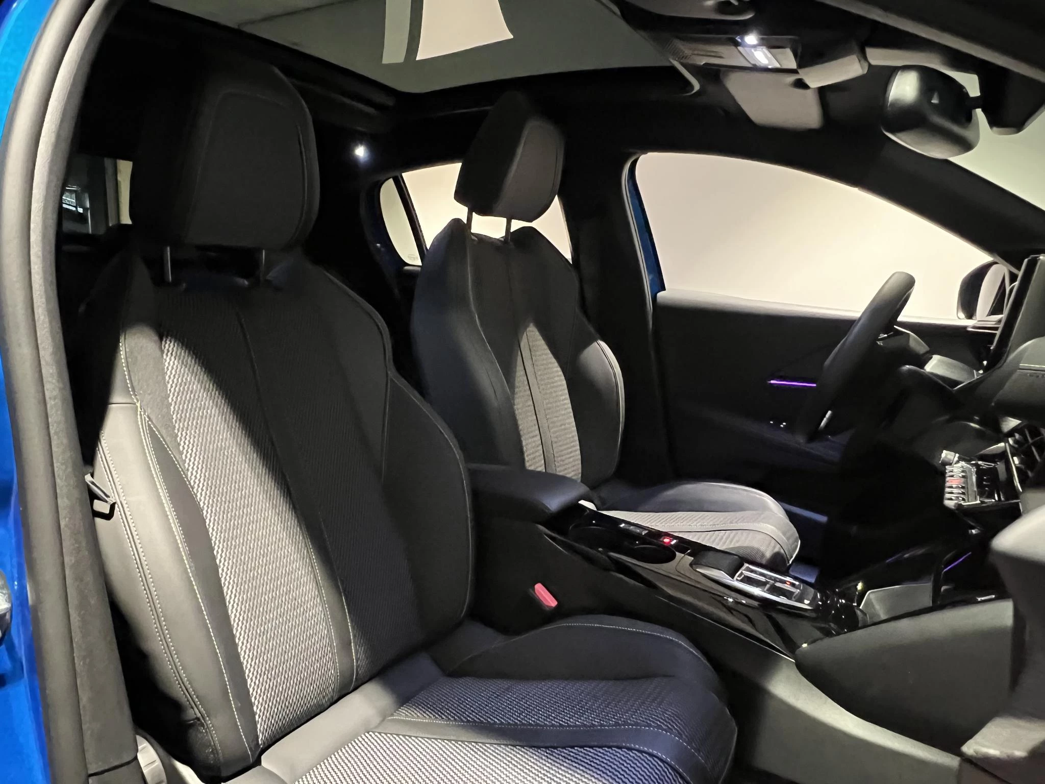 Peugeot-e-208-image-19