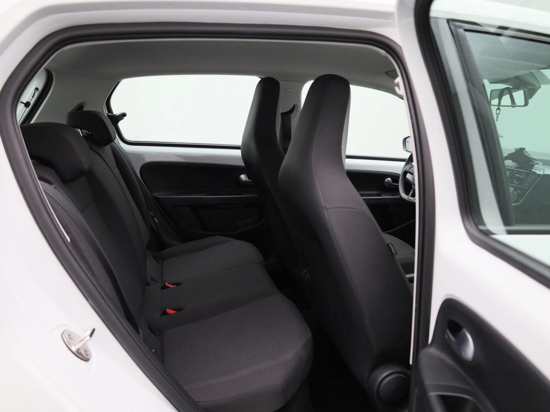 Volkswagen-up!-image-26