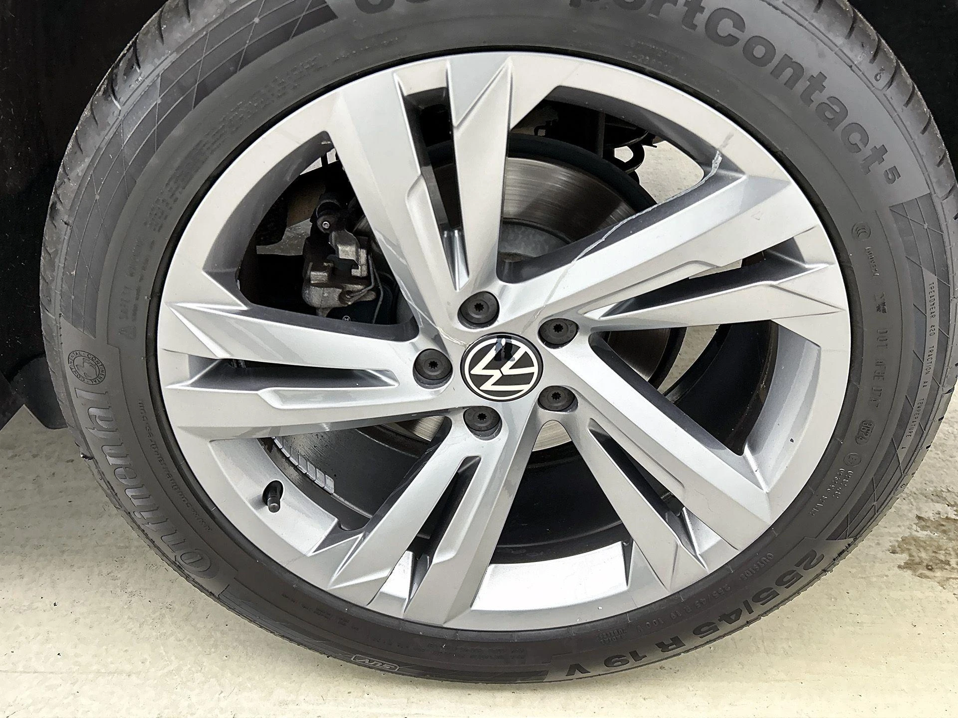 Volkswagen-Tiguan-image-33