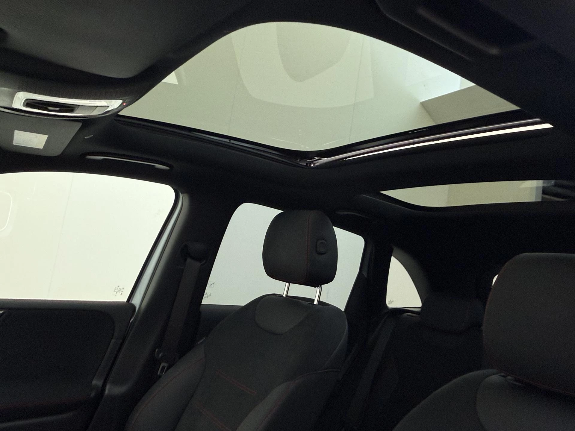 Mercedes-Benz B-Klasse 250 e Business Solution AMG