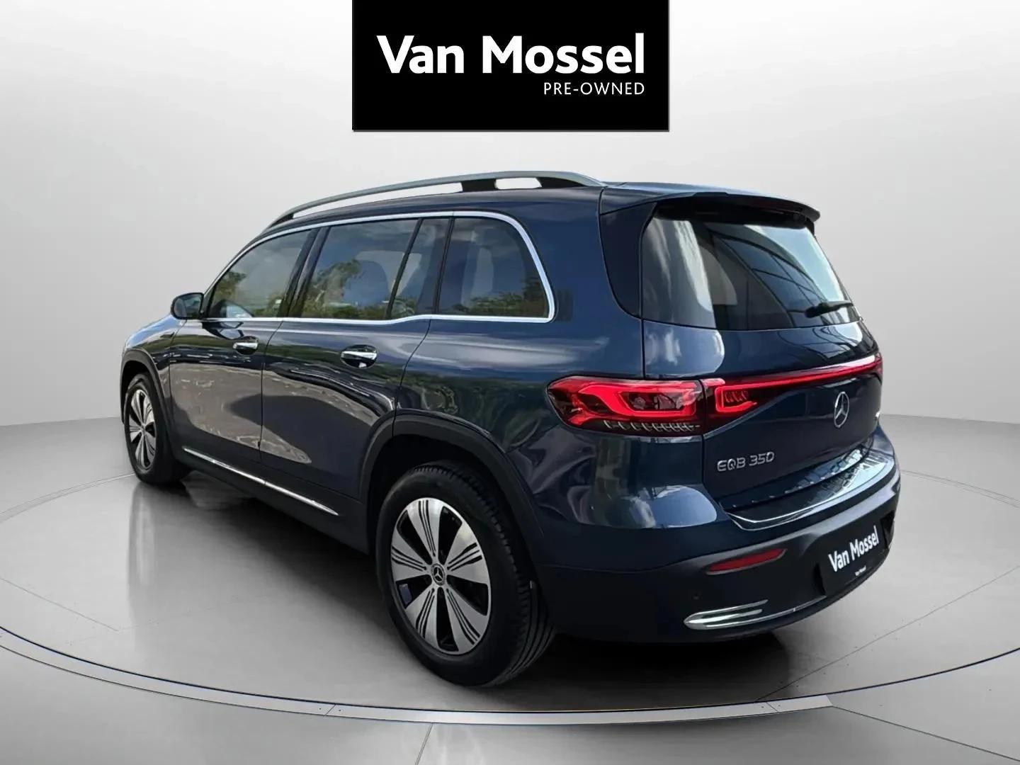 Mercedes-Benz-EQB-image-3