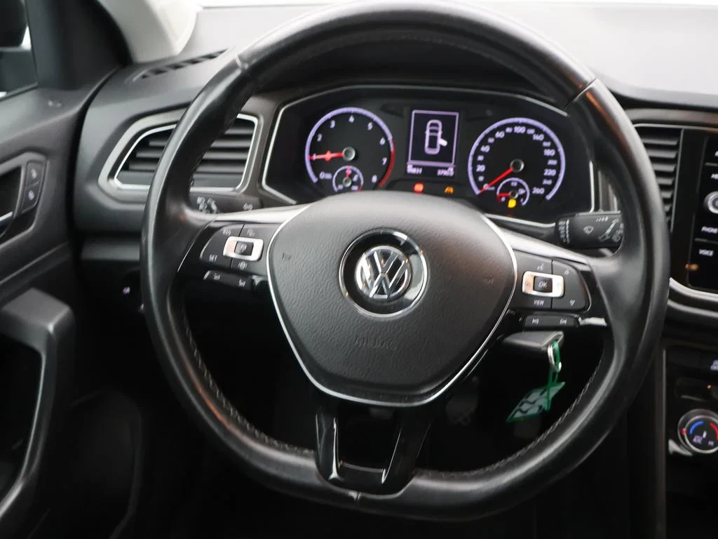 Volkswagen-T-Roc-image-12