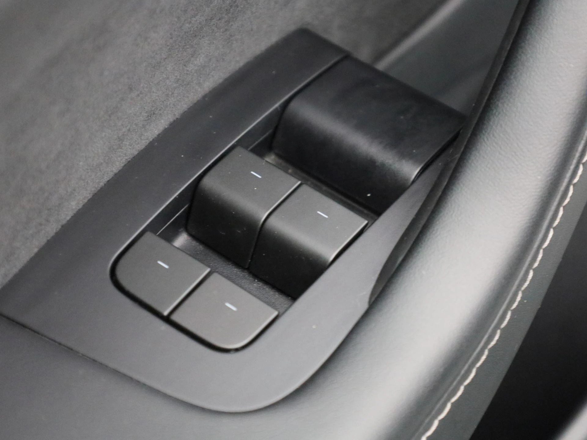 Tesla-Model 3-image-32