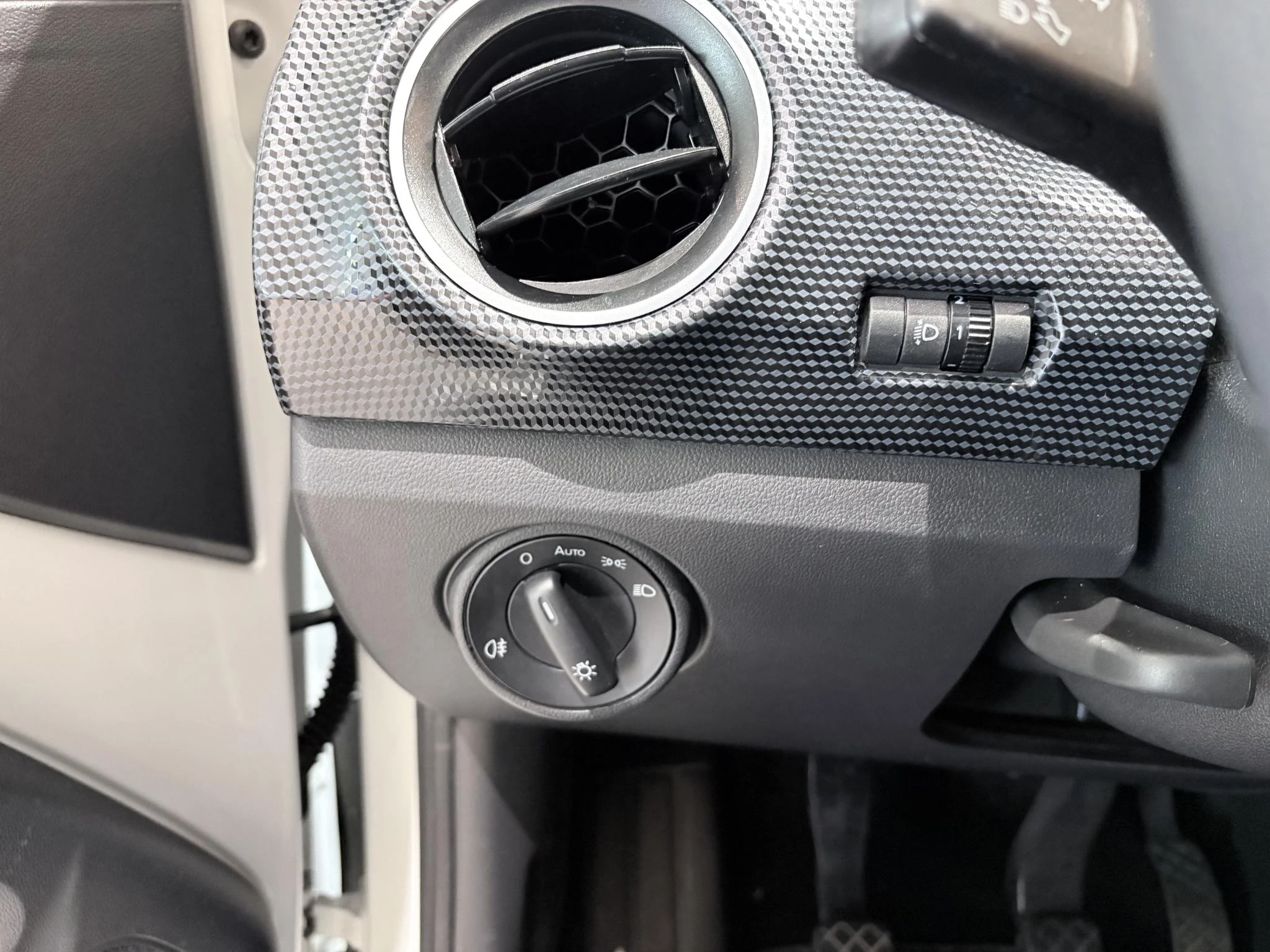 Volkswagen-up!-image-9