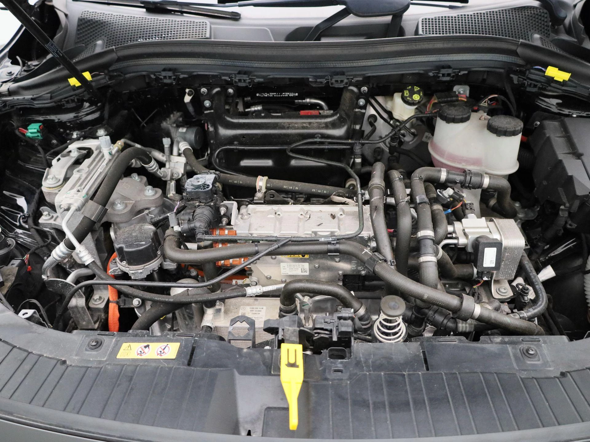 Mercedes-Benz-EQA-image-40
