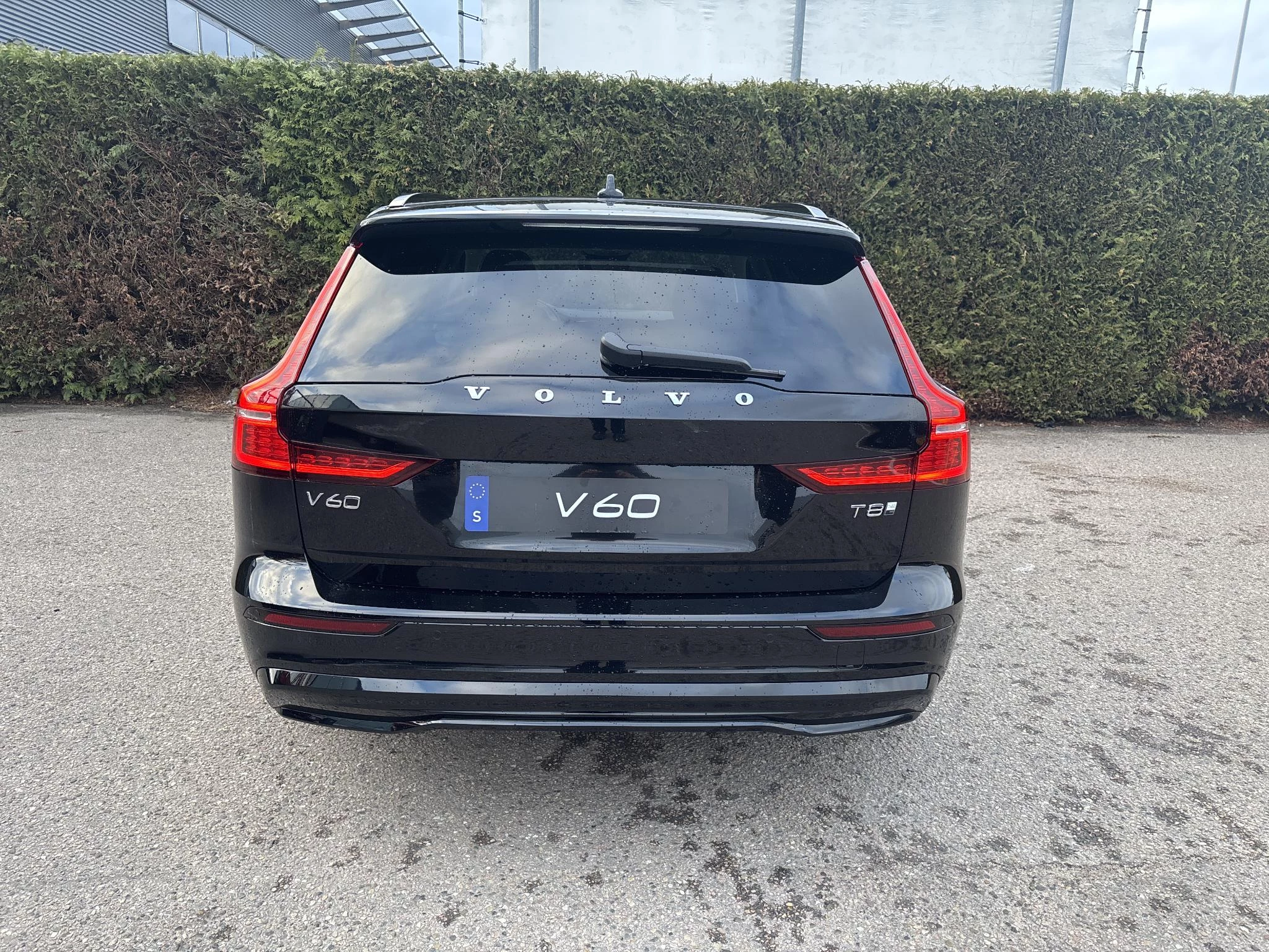 Volvo V60 T8 Plug-in hybrid AWD Plus Dark