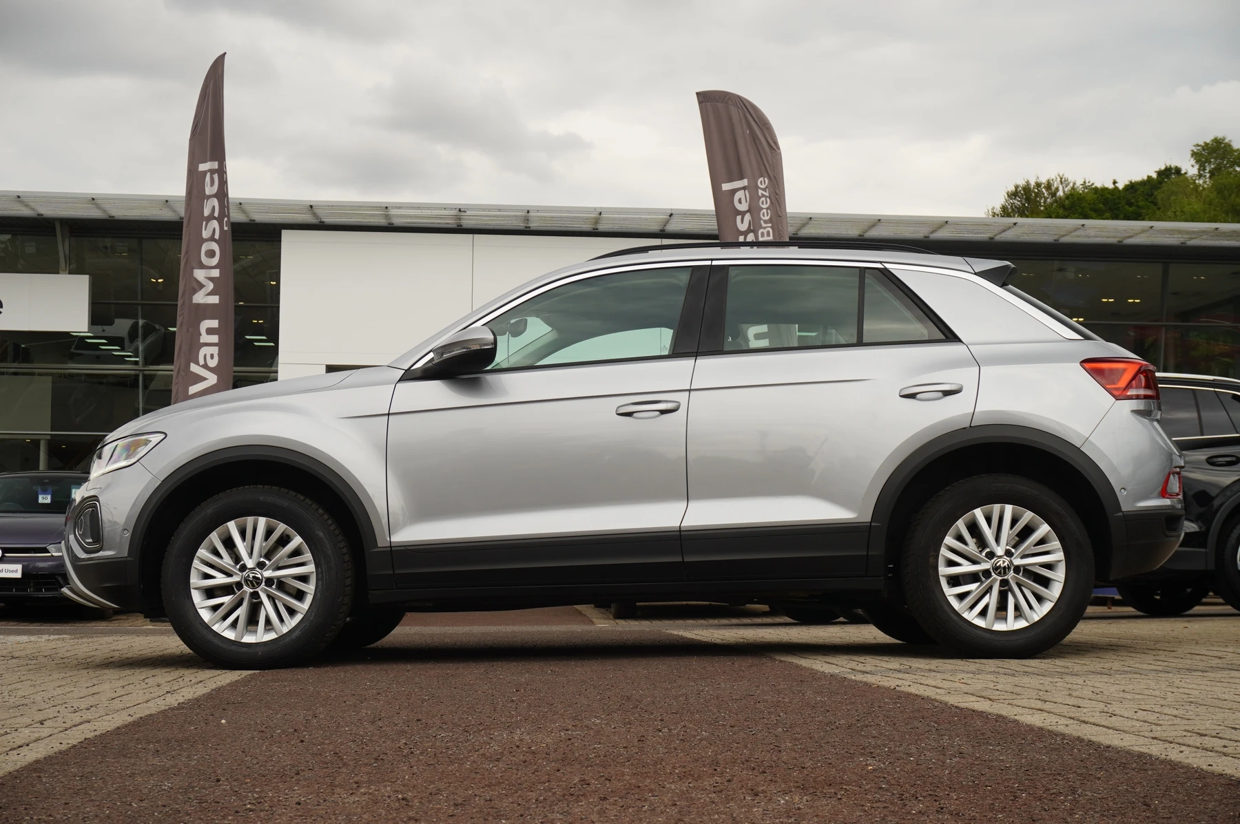 Volkswagen-T-Roc-image-16