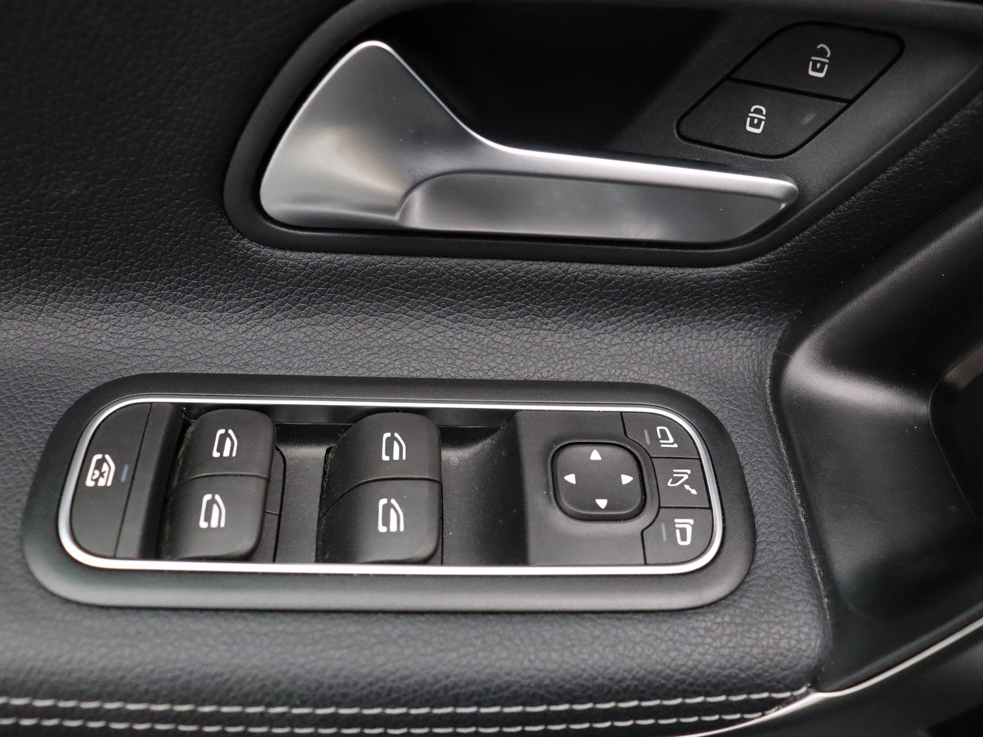 Mercedes-Benz Classe A 250 e Business Solution + CARPLAY + LED + CAMERA +