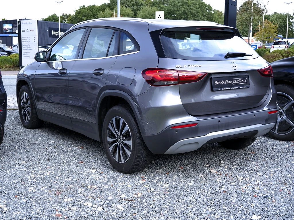 Mercedes-Benz-GLA 250 e-image-5