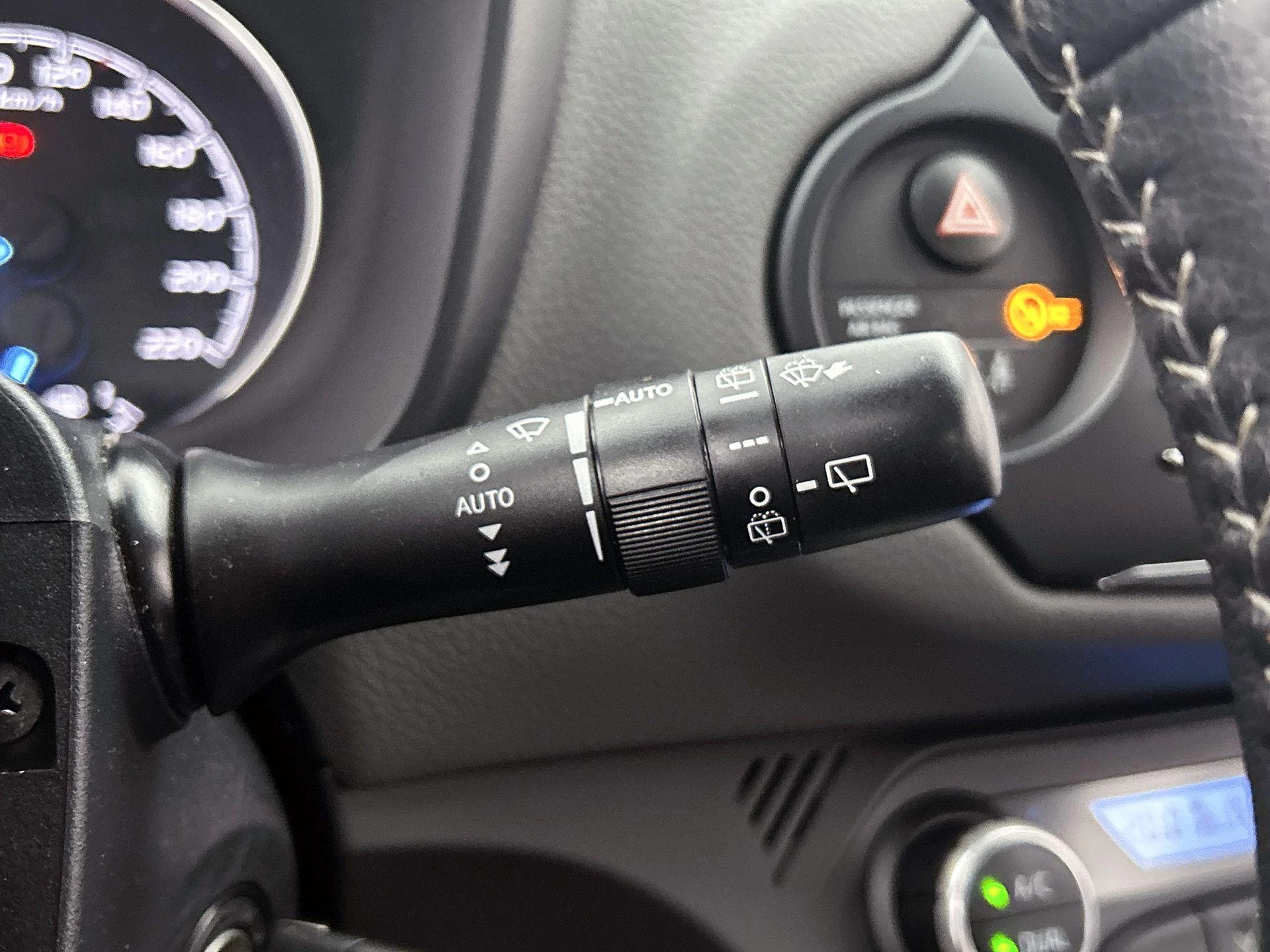 Toyota-Yaris-image-7