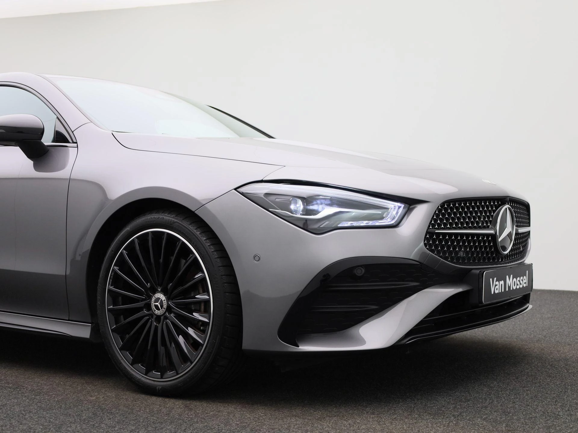 Mercedes-Benz-CLA-image-43
