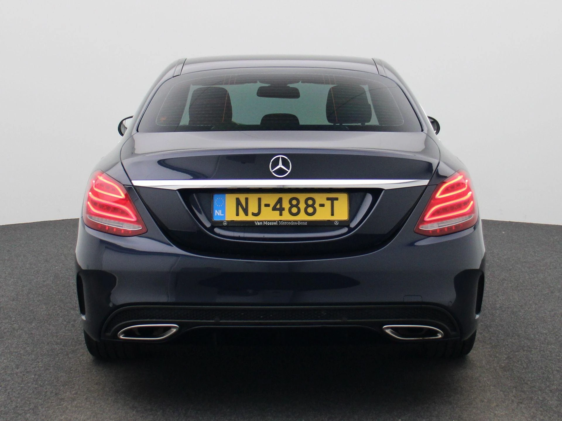 Mercedes-Benz-C-Klasse-image-4