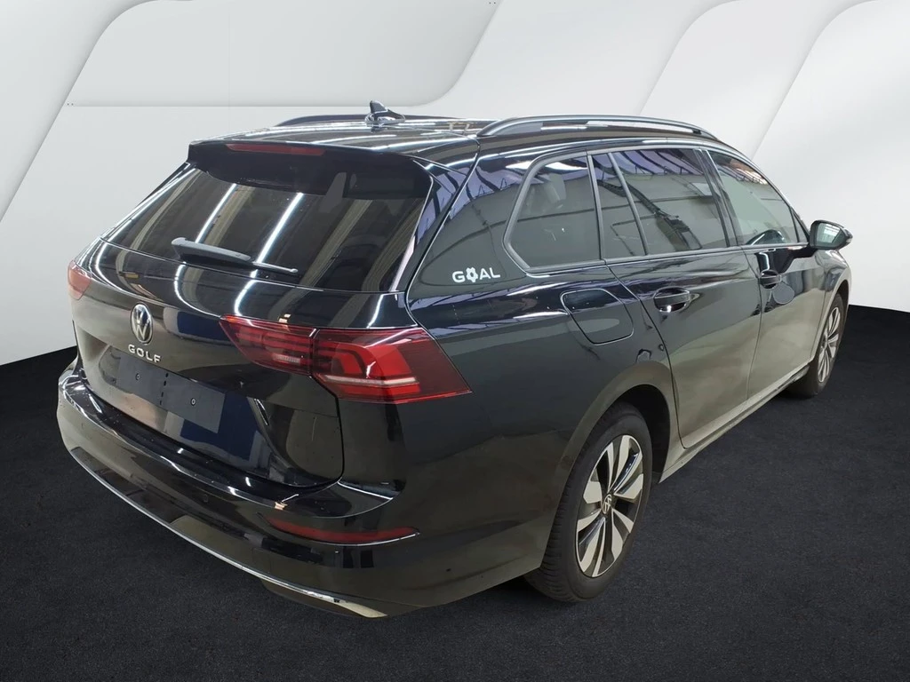 Volkswagen-Golf-image-1
