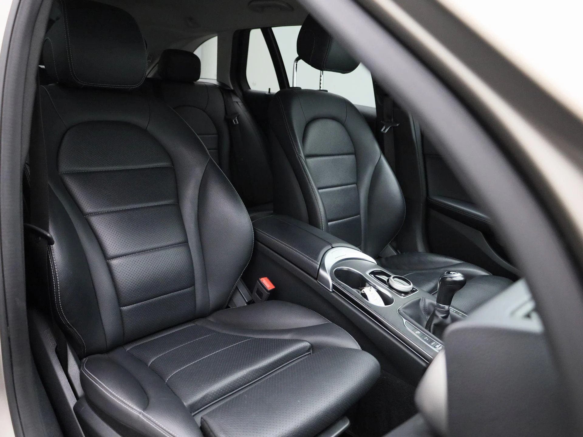 Mercedes-Benz-C-Klasse-image-37