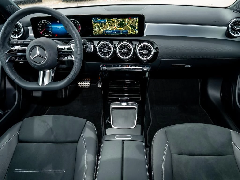 Mercedes-Benz-A-Klasse 180-image-13