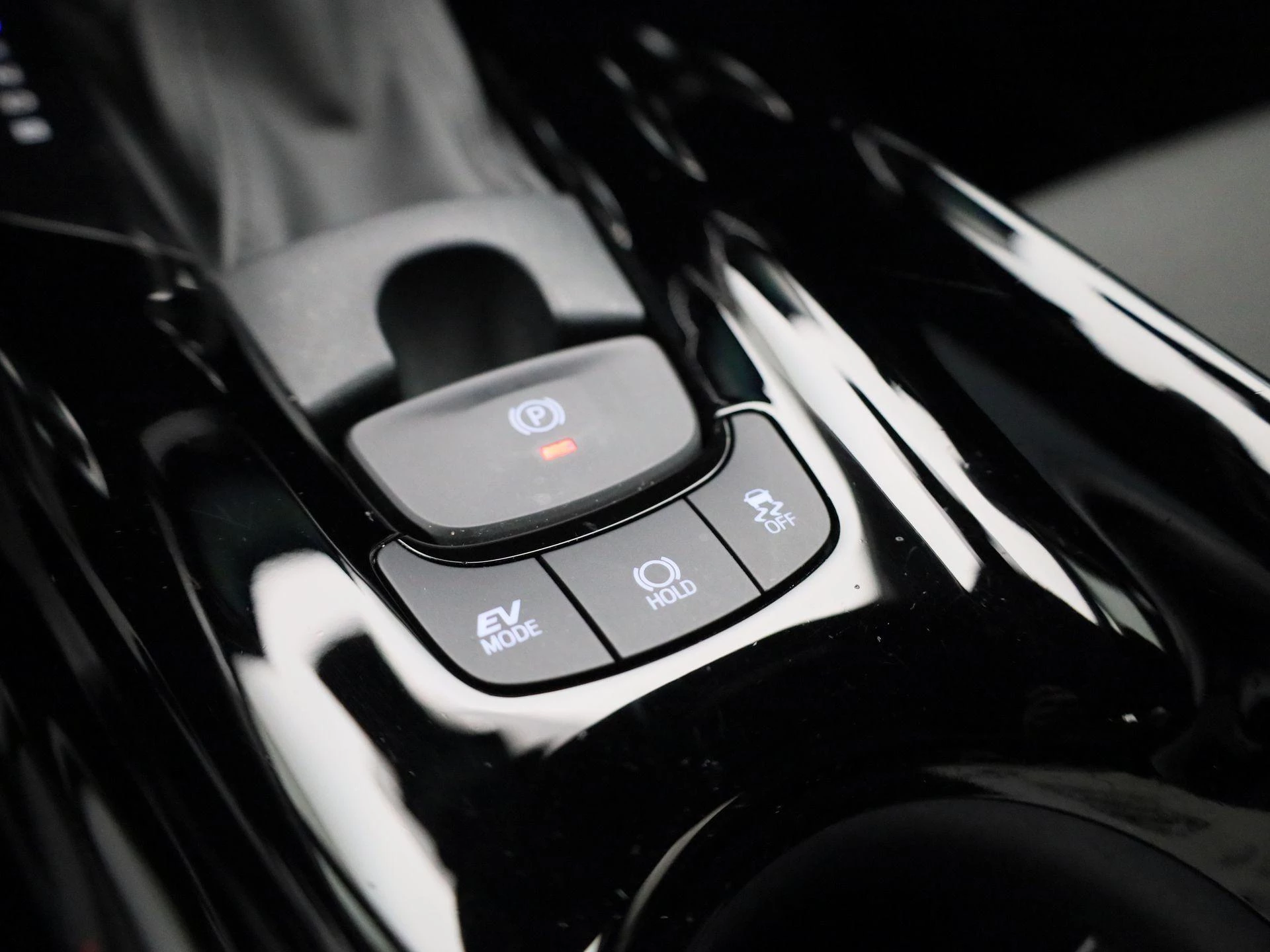 Toyota-C-HR-image-27