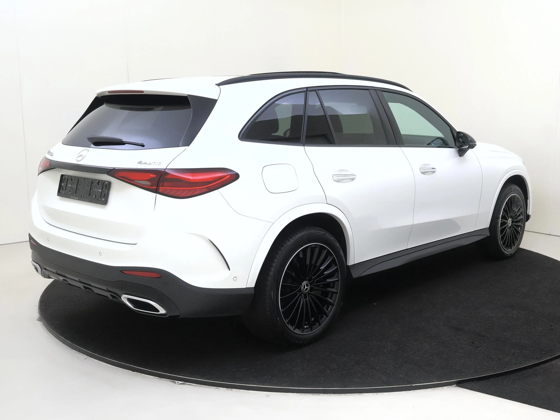Mercedes-Benz-GLC-image-1