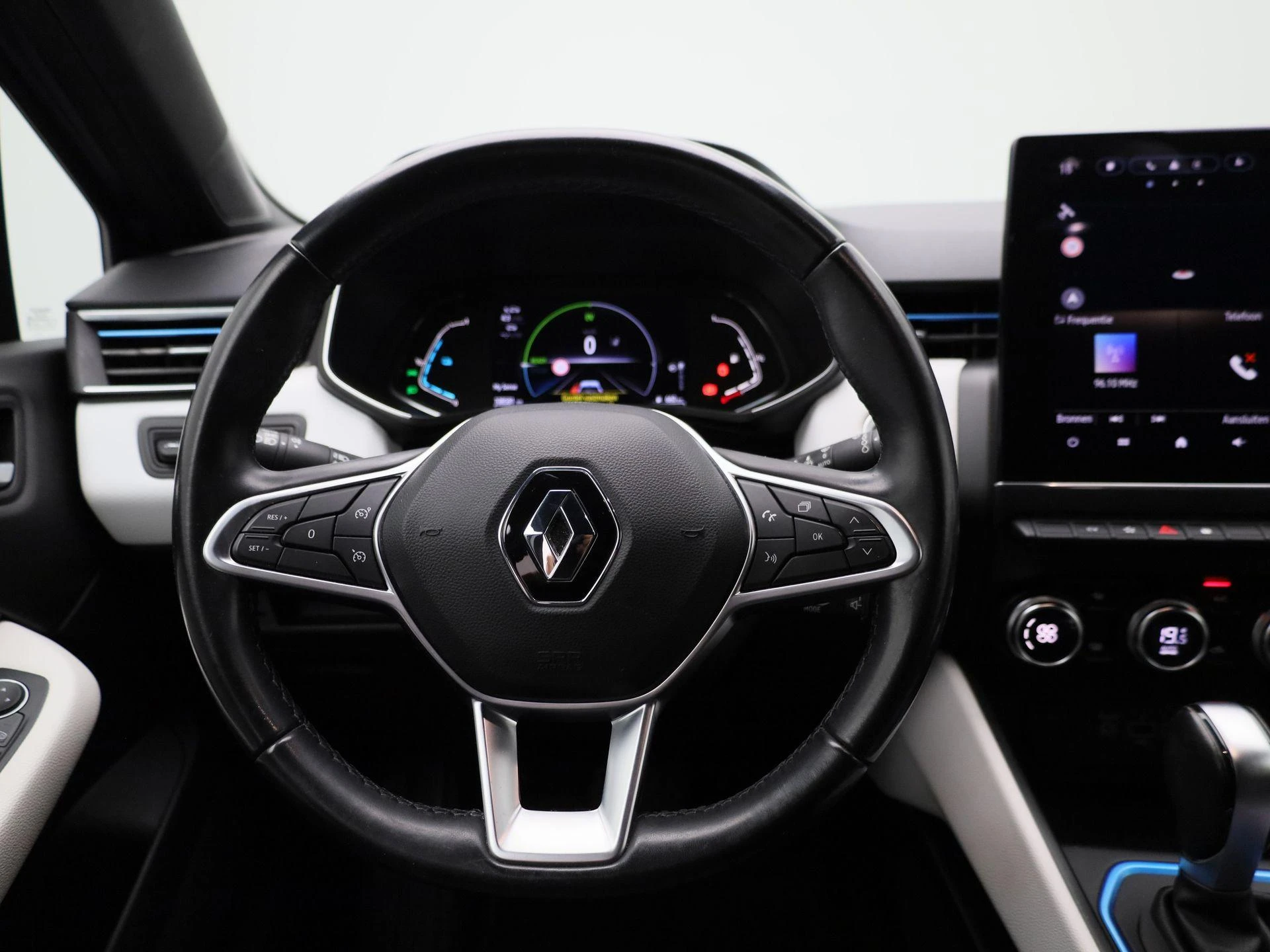 Renault-Clio-image-6