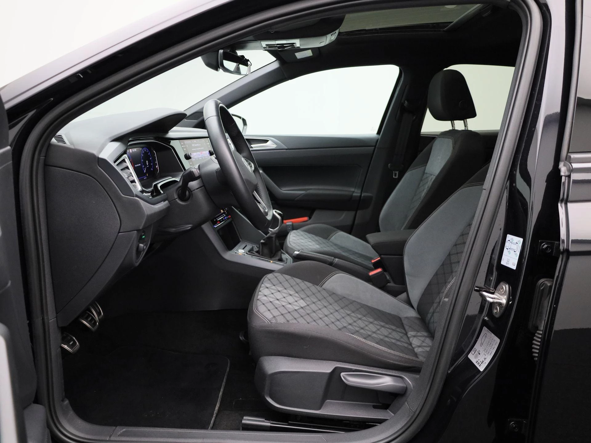 Volkswagen-Polo-image-8