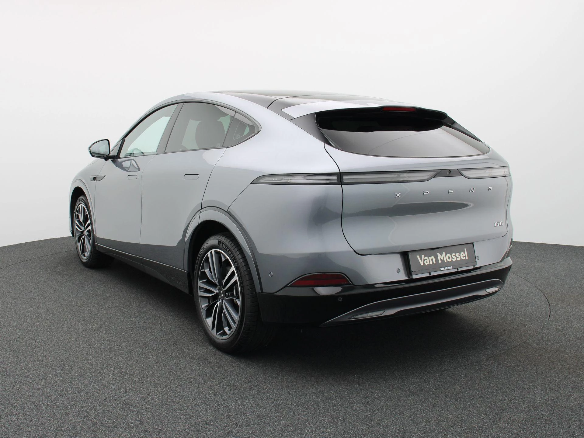 XPENG G6 66KWH SR RWD
