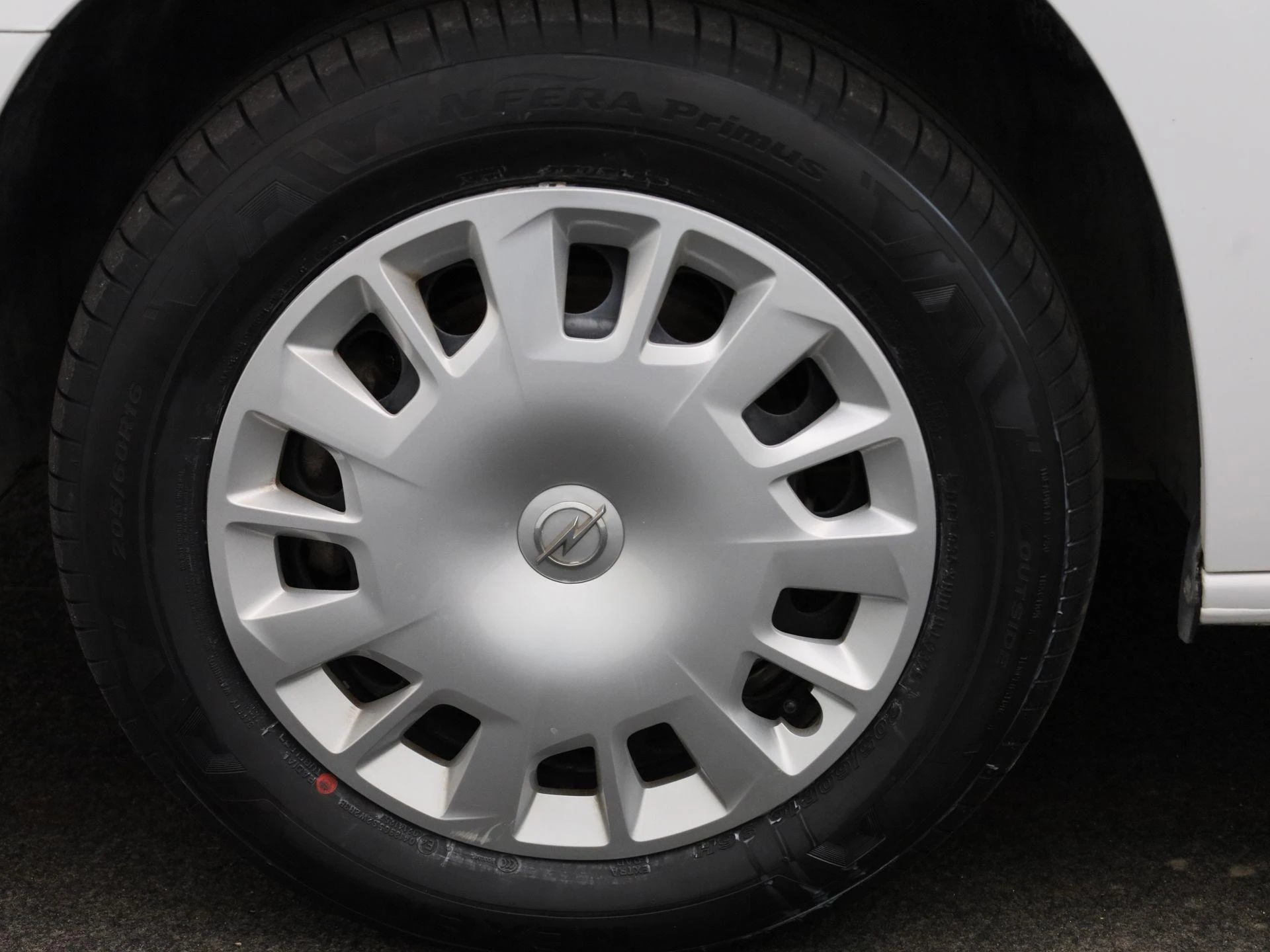 Opel-Combo Life-image-9