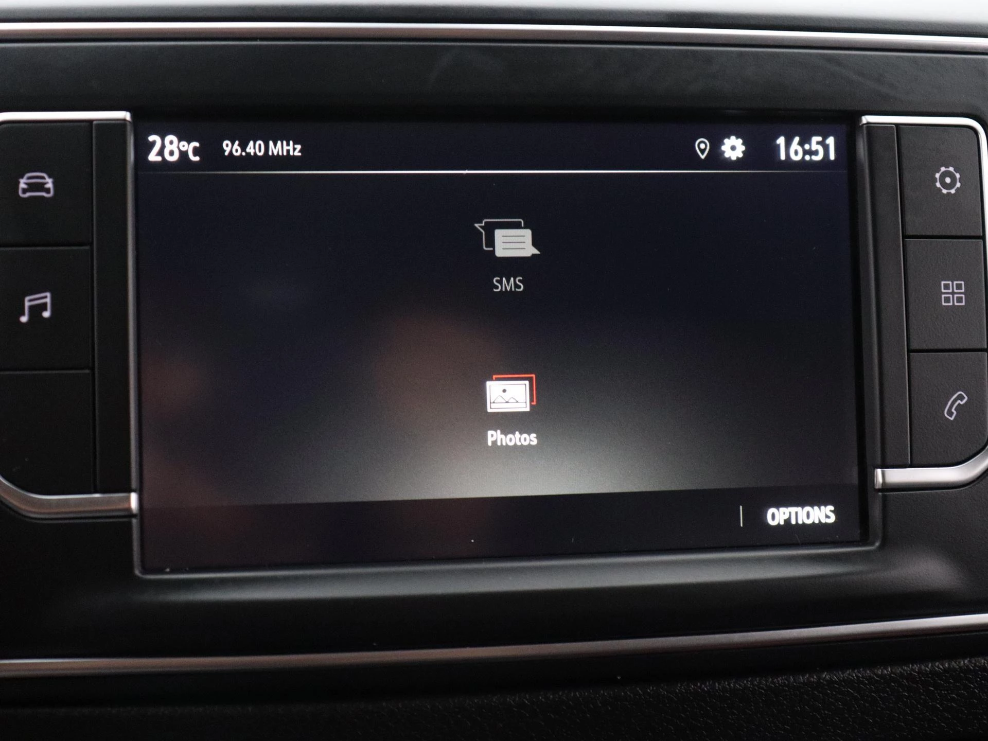 Opel-Vivaro-image-12