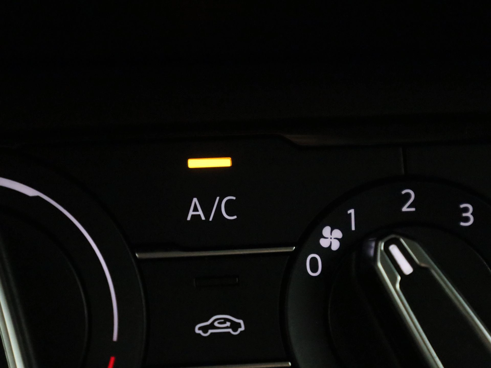 Volkswagen-Polo-image-21