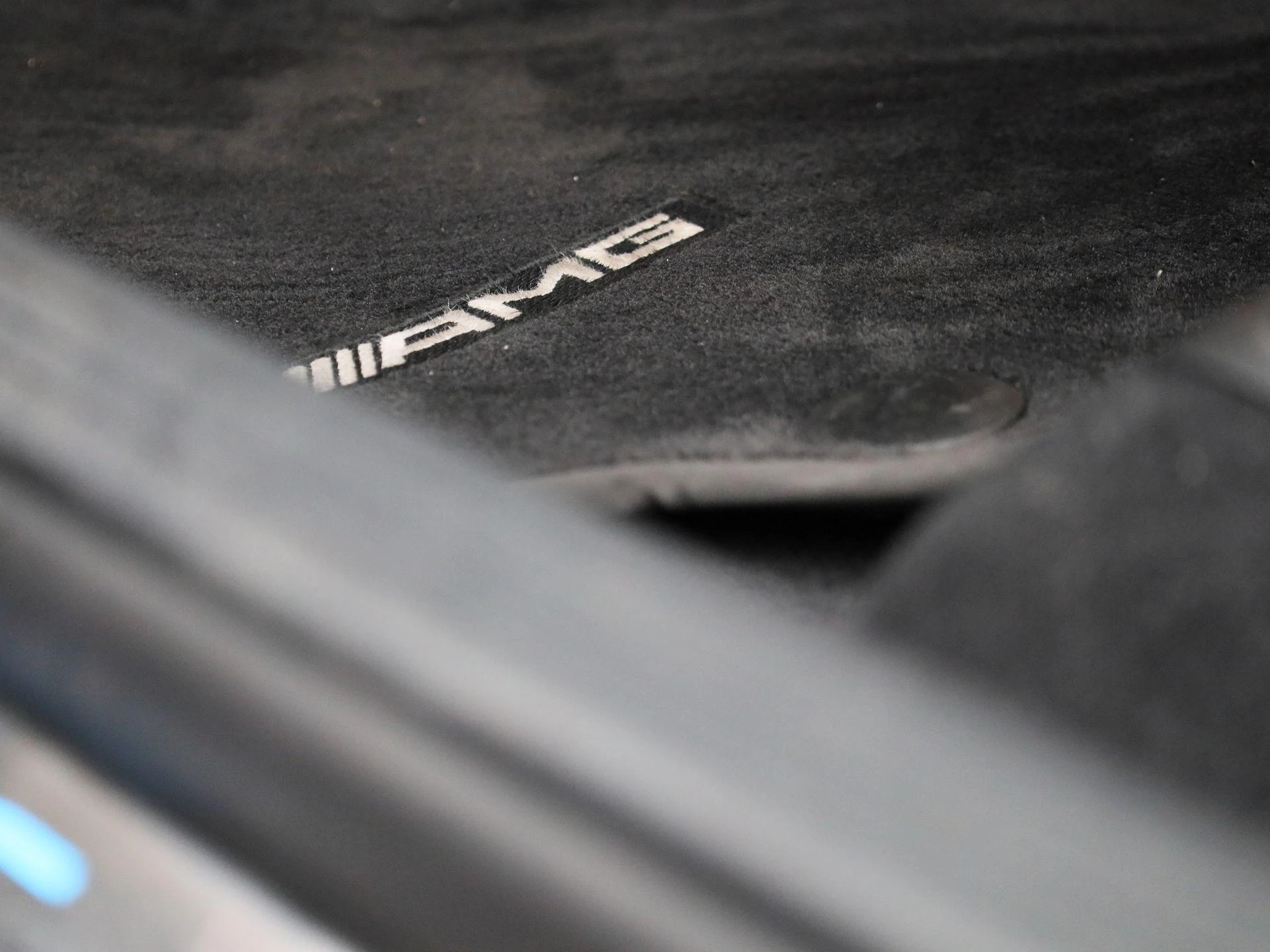 Mercedes-Benz-EQC-image-43